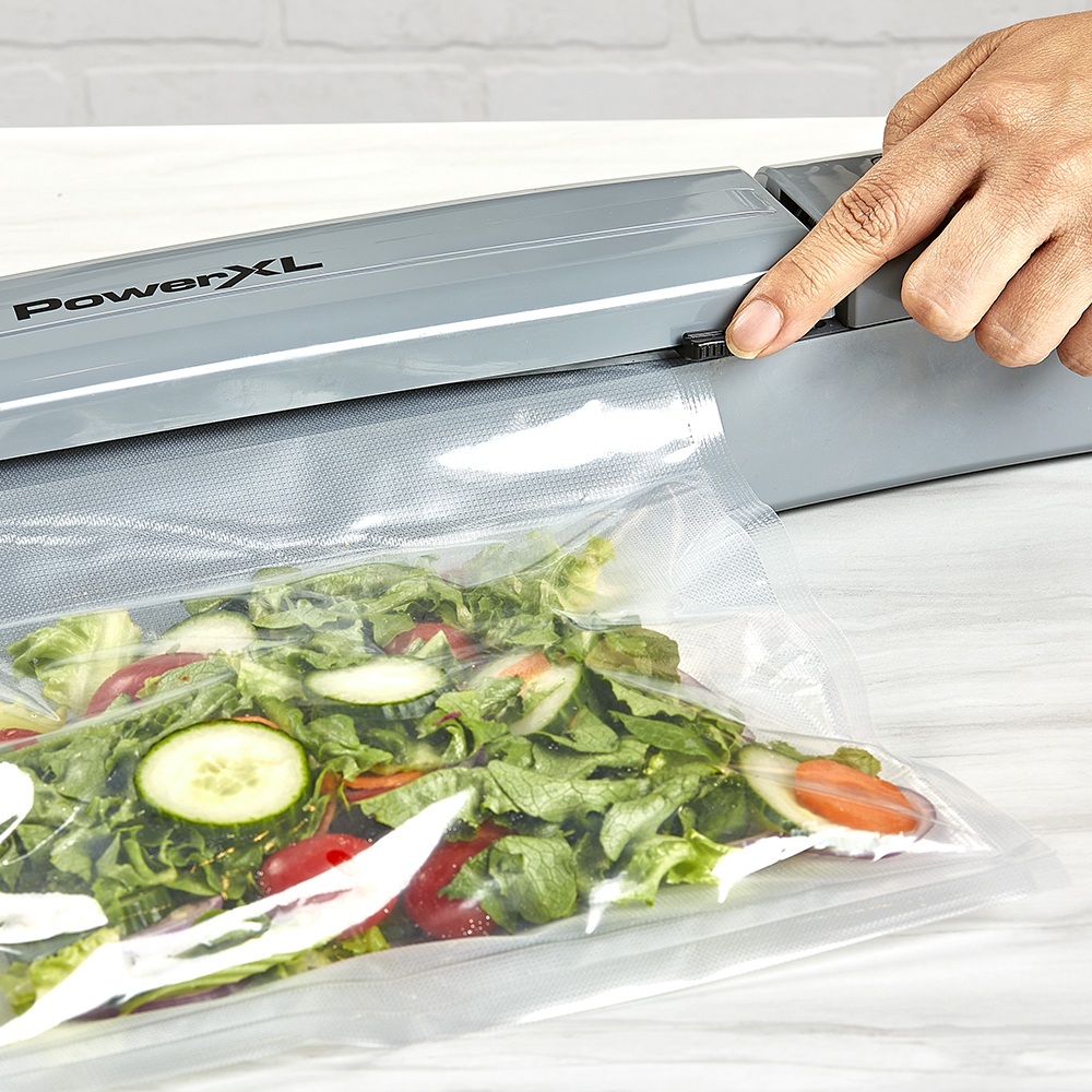 SAVE IT! BUILT-IN BAG CUTTER