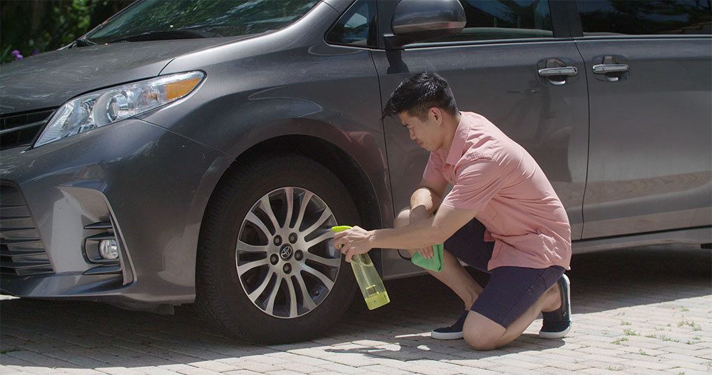 Cleaning tire rims with the eSprayer