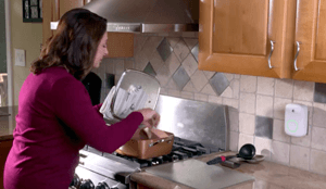 Reduce odors in the kitchen with plug-in air purifier