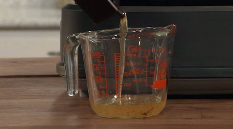 discarding fat and oil caught by drip tray