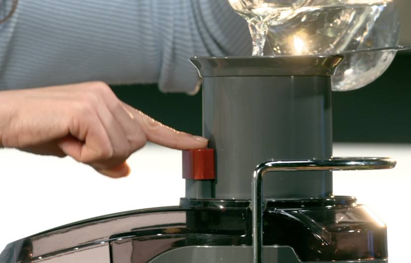 self-cleaning button. just put in water